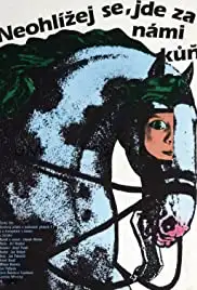 Neohlízej se, jde za námi kùn (1981)